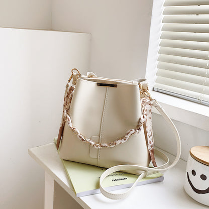Woman Fashion Shoulder Crossbody Bag